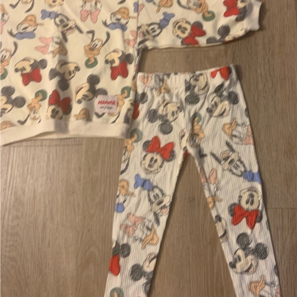 Disney Girl's Size 3T Adorable Outfit With Disney Characters Print - Picture 8 of 8